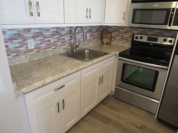 4th image of 169 Oakridge Cir #L