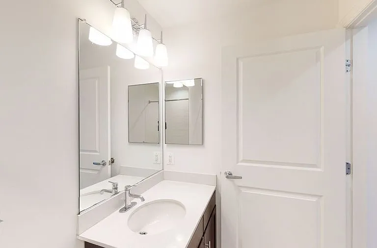 1115 H St NE #303 — Photo 32