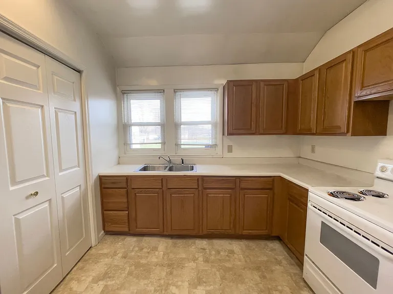 Coming Soon: 9011 W Jackson St! 3 Bedroom 1 Bath! Pet Friendly! Yorktown School District — Photo 3