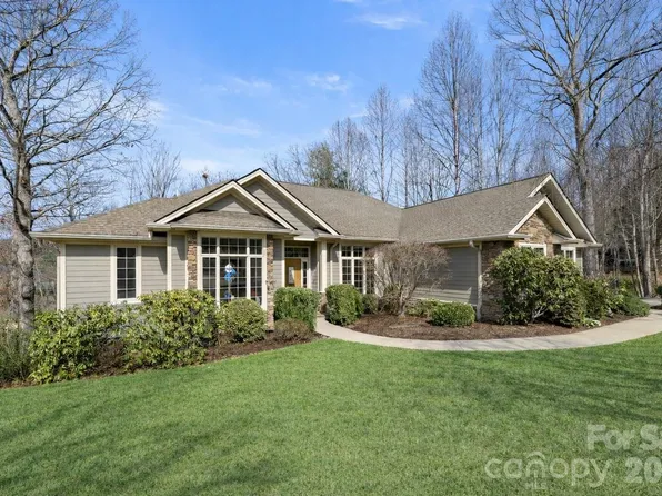 1410 Mountain Meadow Dr, Hendersonville, NC 28739
