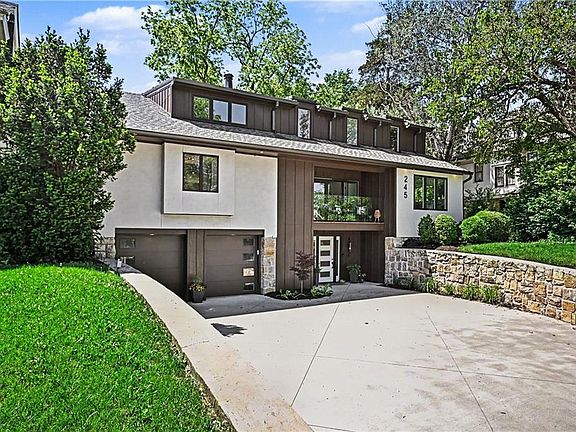 2nd image of 245 W 61st St