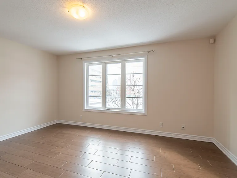 307 Lebreton St S — Photo 16