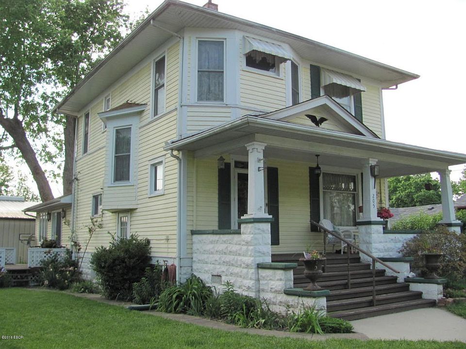 1st image of 205 S 16th St