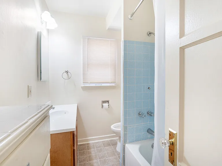 807 W. 30th St. — Photo 15