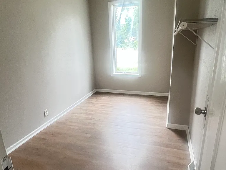 278 E 4th St #1 — Photo 9