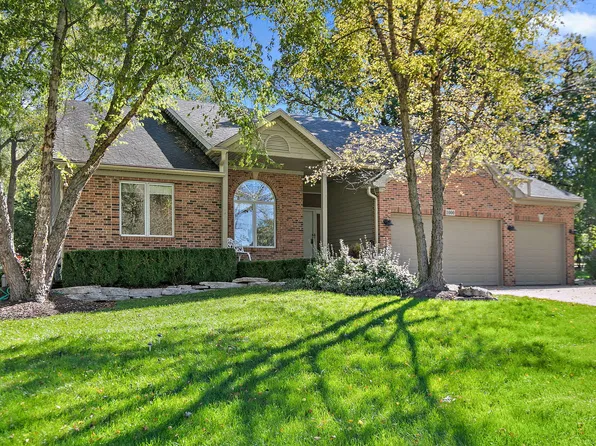 1000 Dakota Dr, Woodstock, IL 60098