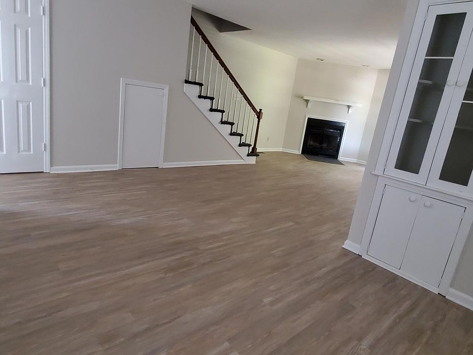 2nd image of 1410 Battery Ln