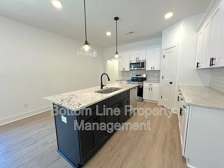 427 Mint St — Photo 8