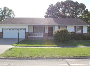 6217 N Frostwood Pkwy, Peoria, IL 61615