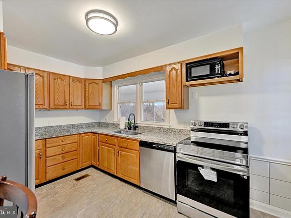 5th image of 1320 Hicks Rd