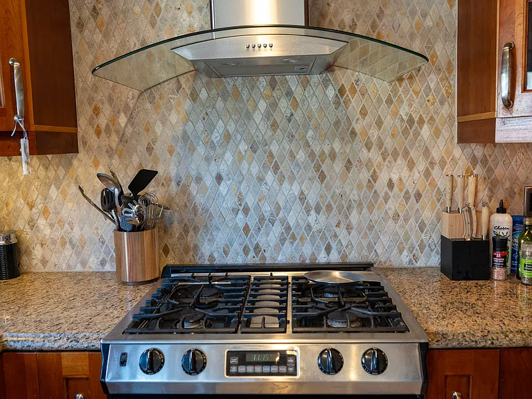 1154 S Barrington Ave #106 — Photo 4