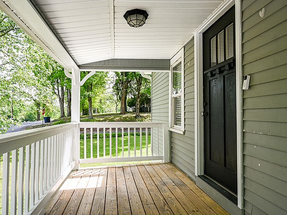 3rd image of 233 Pine Ln