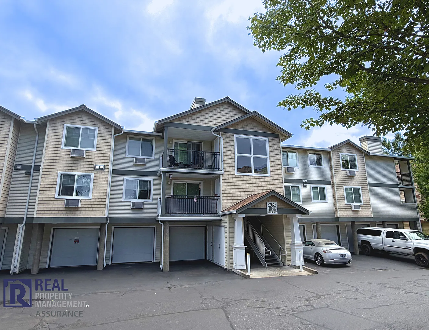 Tanasbourne 2BR/2BA Condo | Balcony, A/C & Covered Parking — Photo 1