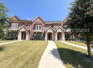 302 Brothers Blvd, Red Oak, TX 75154