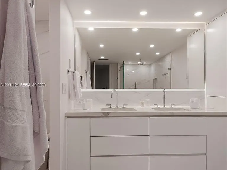 1121 Crandon Blvd #D301 — Photo 31