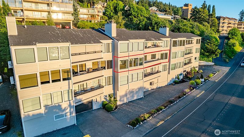 2nd image of 402 Boulevard #202