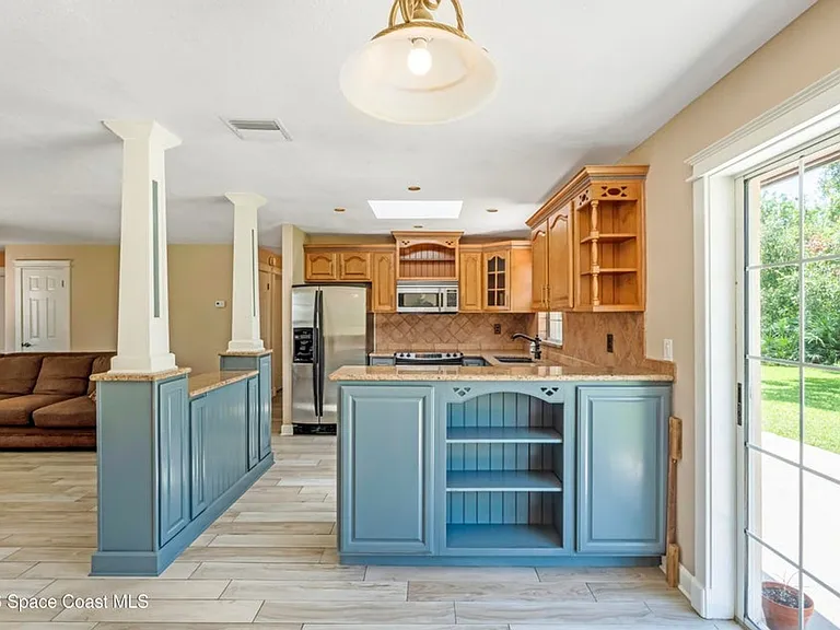 317 Surf Dr — Photo 6