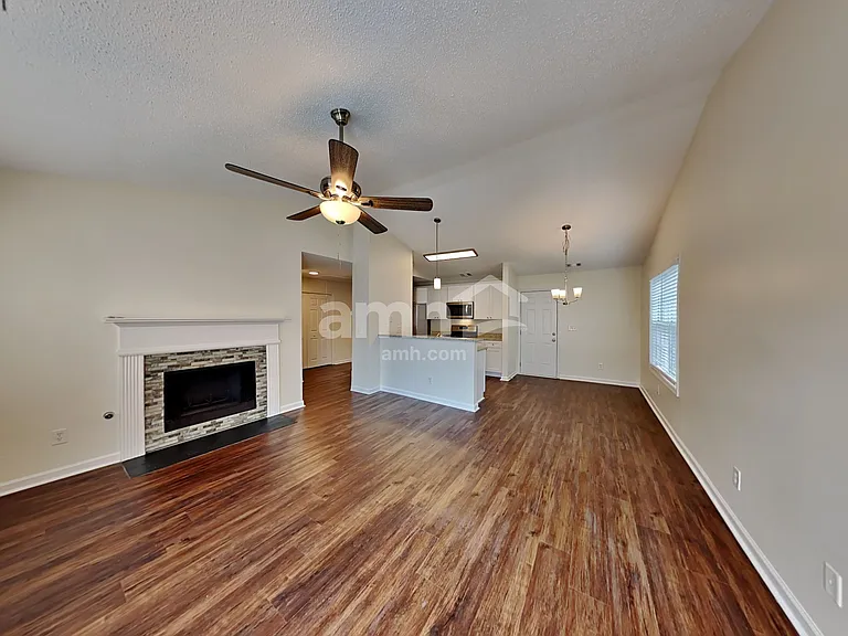 392 Rosemont Ct — Photo 6