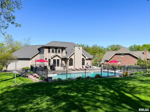 905 Brookline Dr, Eureka, IL 61530