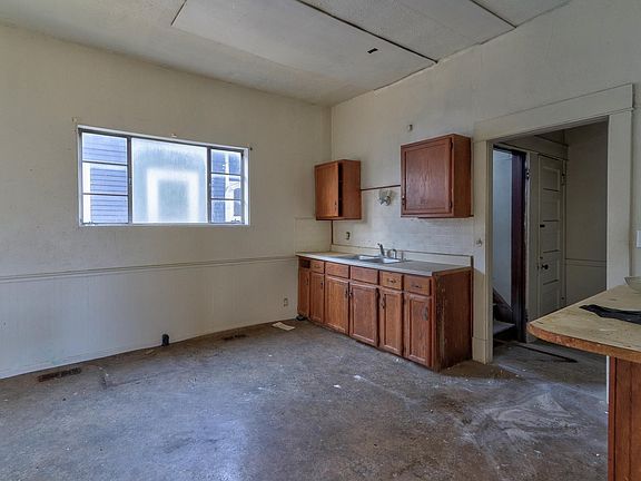 5th image of 723 E Blackford Ave