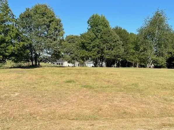 10 N Lake Cir, Manning, SC 29102