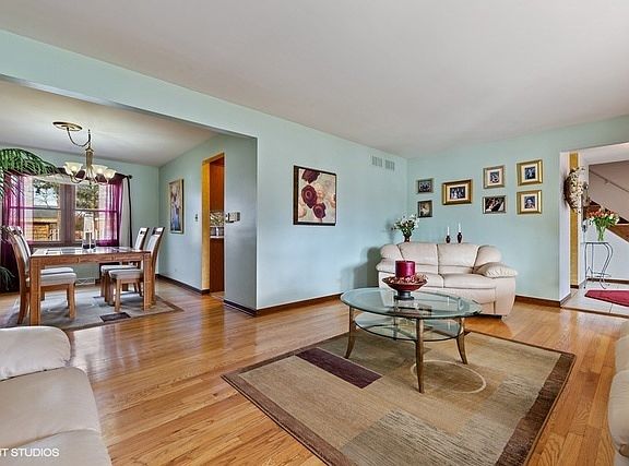 3rd image of 8542 Wood Vale Dr