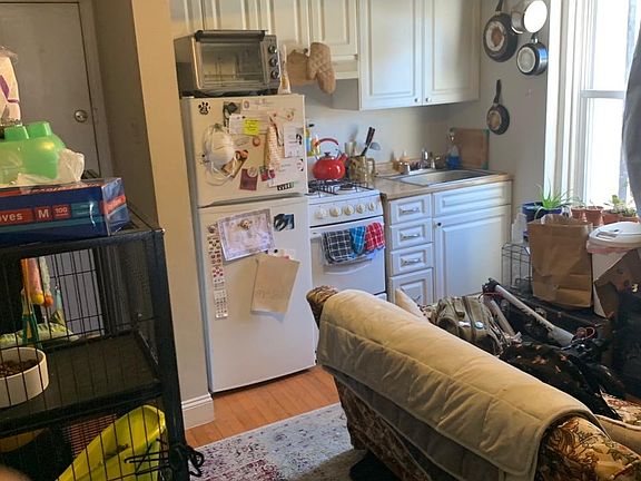 3rd image of 1539 Spring Garden St APT 3R