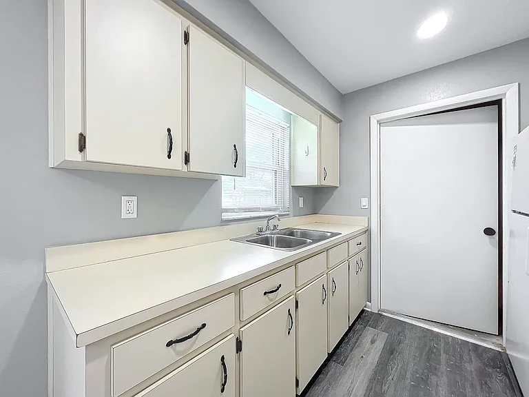 4081 Glisson Dr — Photo 10