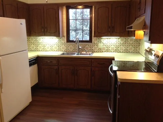 4551 Grayton Rd — Photo 4