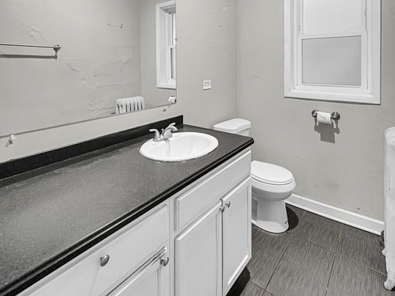 3rd image of 5023 W Adams St #1