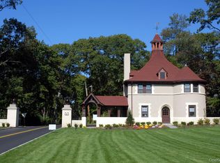 9 Cliff Rd, Port Jefferson, NY 11777