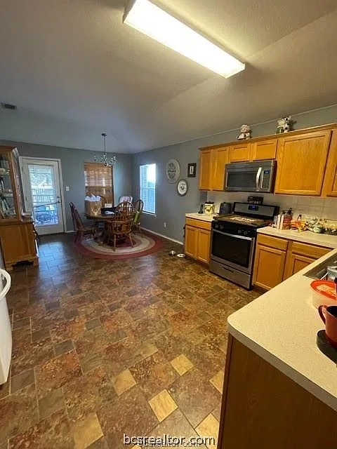 3 bed, 1405 sqft, $1,850 — Photo 3