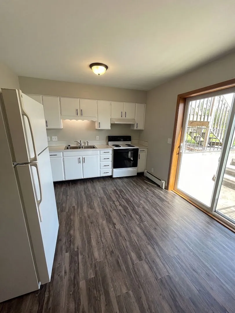 1344 Meadow Ln — Photo 1
