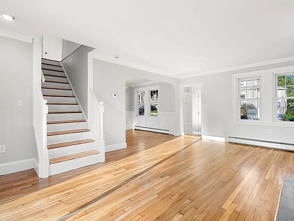5th image of 24 Bloomfield St