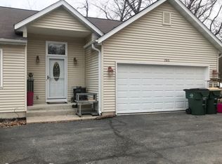 1526 E Lakeshore Dr, Twin Lakes, WI 53181