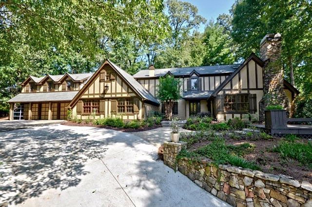 2nd image of 531 Glen Eagles Cir SE