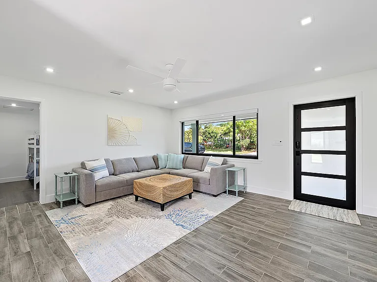 415 Pittsburgh Dr — Photo 42