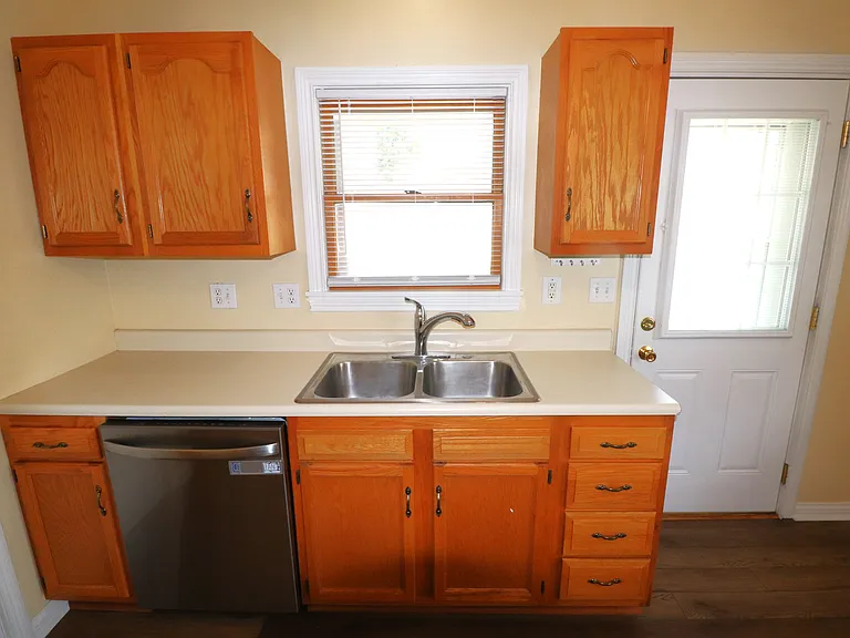 Beautifully Restored Townhouse — Photo 12