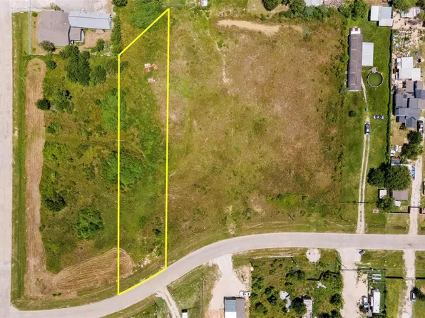 975 County Road 3548, Cleveland, TX 77327