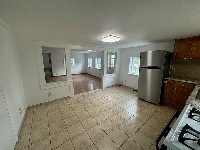 3 bed, 1120 sqft, $1,550 — Photo 4