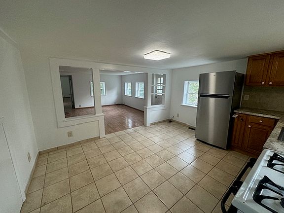 4th image of 2395 Grange Hall Rd