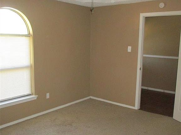 4th image of 1104 Wilshire Dr