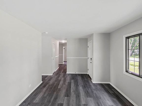 4th image of 549 E Fullerton Ave