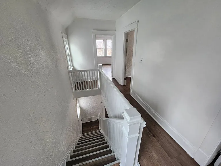 13900 Potomac Ave — Photo 30