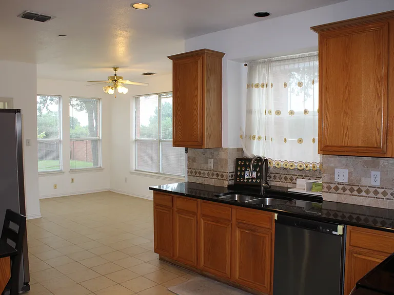 5017 Remington Dr — Photo 20