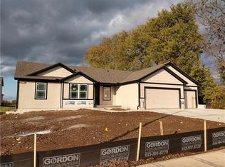 19600 W 198th St, Spring Hill, KS 66083