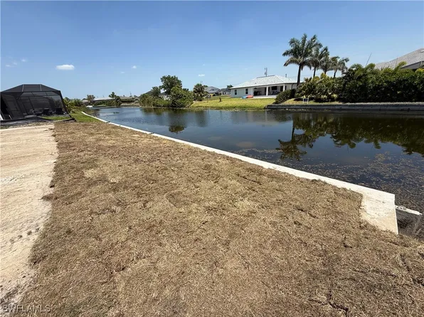 323 SW 26th Pl, Cape Coral, FL 33991