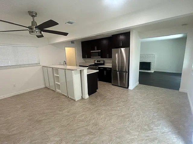 4 bed, 1335 sqft, $2,975 — Photo 2