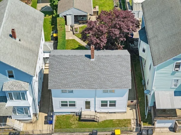 560 Palmer St, Fall River, MA 02721