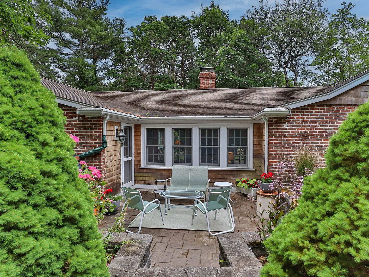 3 bed, 1.5 bath, 1360 sqft, $2,200 — Photo 4